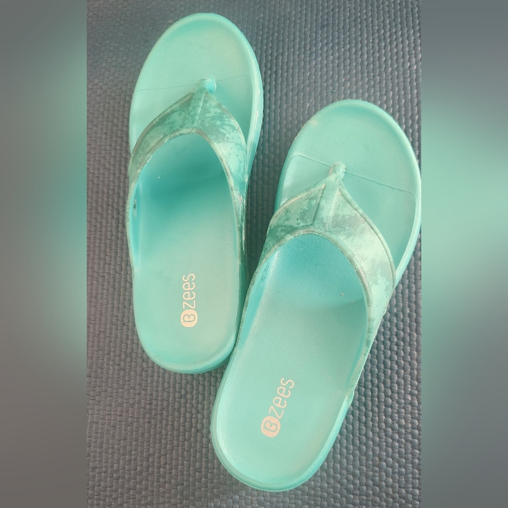 Bzees Flip Flop Rubber Thong Sandals